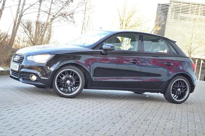 Schwarz Gebraucht 2013 Audi A1 Sportback Attraction Kleinwagen | 6.300 € (Etwas zu teuer) - Bild 1/4