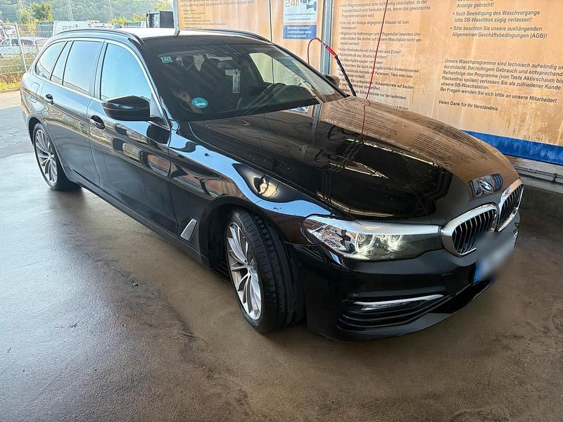 Schwarz Gebraucht 2018 BMW 520 Kombi | 21.000 € (Etwas zu teuer) - Bild 1/4