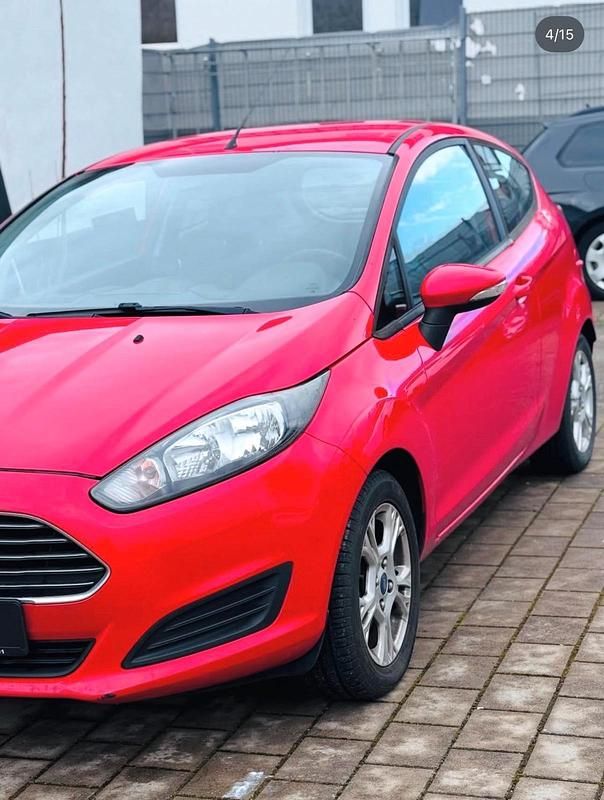 Gebraucht Ford Fiesta 80 PS (58 kW) 2014 Rot Kleinwagen