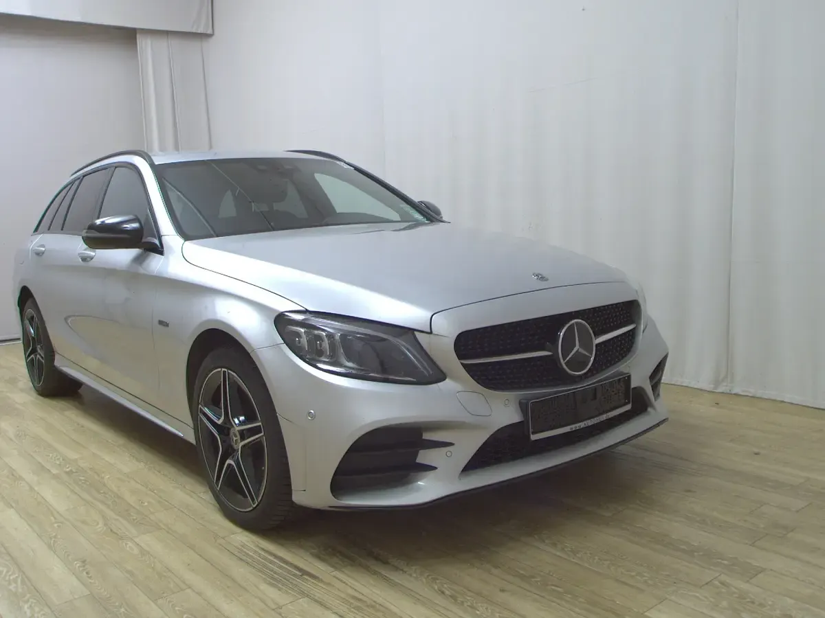 Gebraucht Mercedes C300 AMG line 194 PS (142 kW) 2021 Iridiumsilber metallic