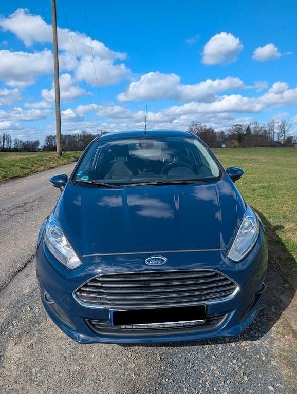 Gebraucht Ford Fiesta Titanium 95 PS (69 kW) 2013 Blau Kleinwagen