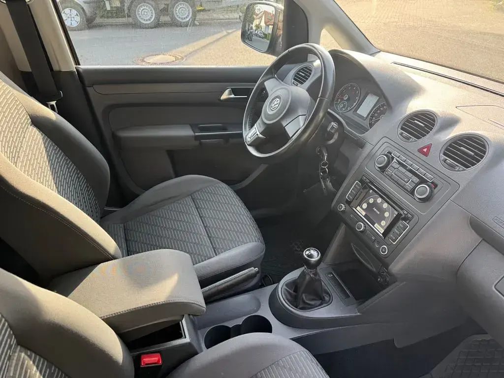 Używany VW Caddy Comfortline 105 KM (77 kW) 2011 Brązowy Minivan