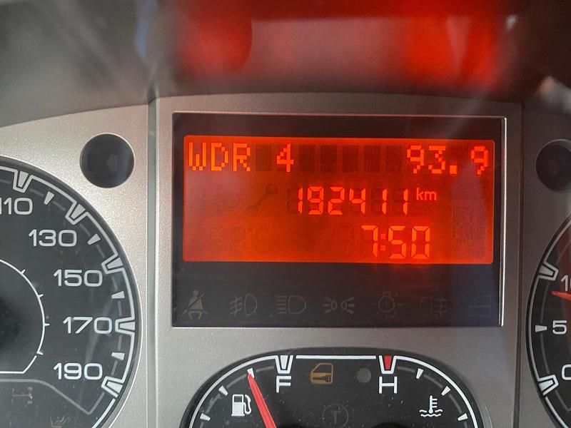 Second-hand Iveco Daily 126 CP (92 kW) 2011 Alb Monovolum