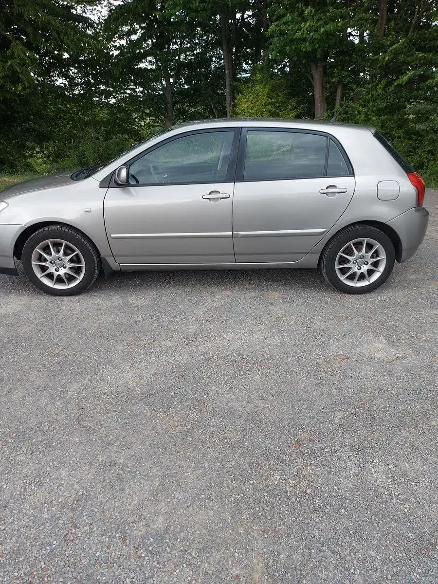 Używany Toyota Corolla 192 KM (141 kW) 2002 Szary Sedan/Limuzyna