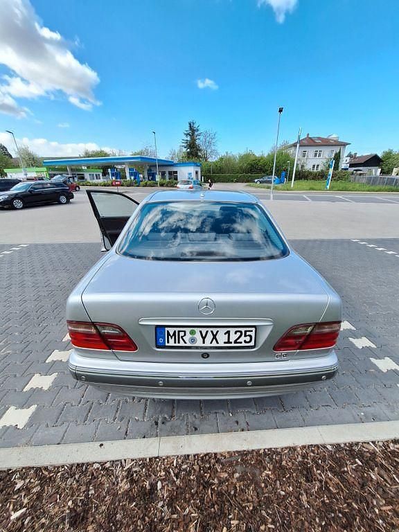 Gebraucht Mercedes E220 Elegance 143 PS (105 kW) 2001 Grau Limousine