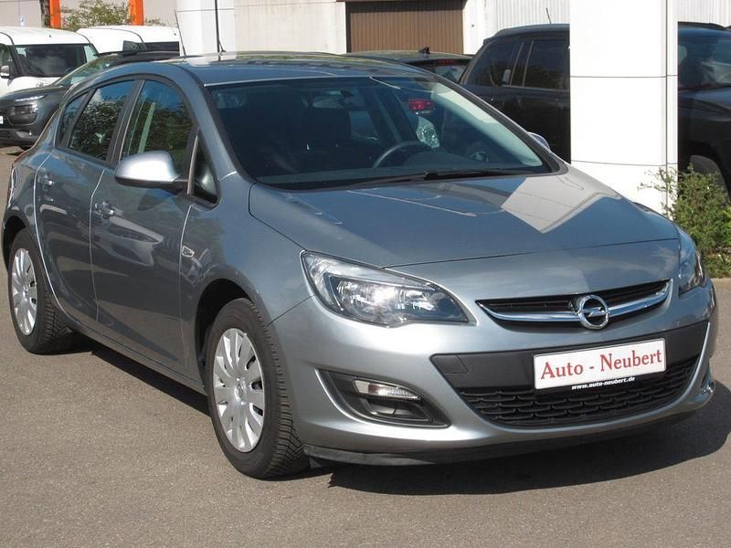Silber Gebraucht 2014 Opel Astra Selection Limousine | 7.650 € (Fairer Preis) - Bild 1/4