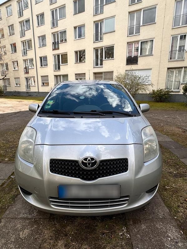 Gebraucht Toyota Yaris 68 PS (50 kW) 2007 Silber Kleinwagen
