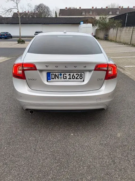 Gebraucht Volvo S60 Business Edition 150 PS (110 kW) 2015 Bright silver metallic / metal Limousine