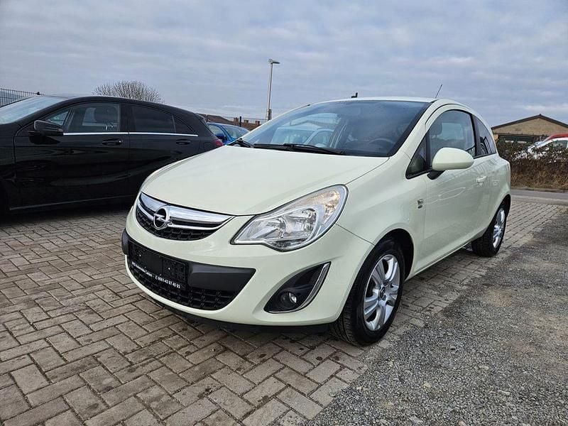 Weiß Gebraucht 2011 Opel Corsa Satellite Kleinwagen | 3.950 € (Fairer Preis) - Bild 1/4