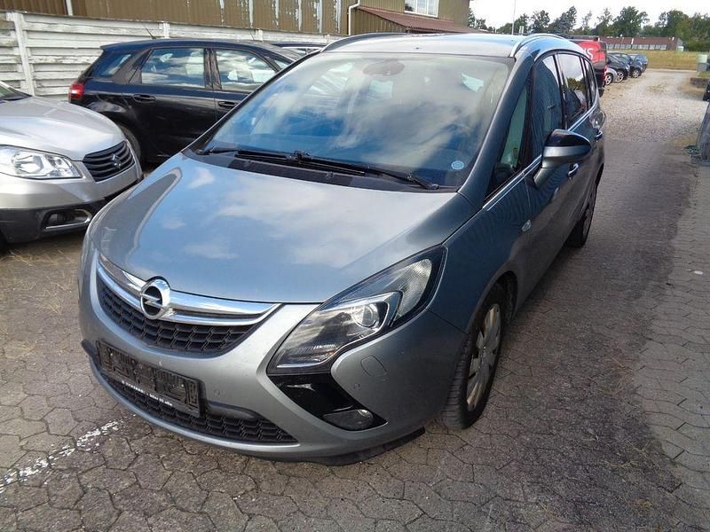 Silber Gebraucht 2015 Opel Zafira Tourer Edition Van / Kleinbus | 4.500 € (Teuer) - Bild 1/4