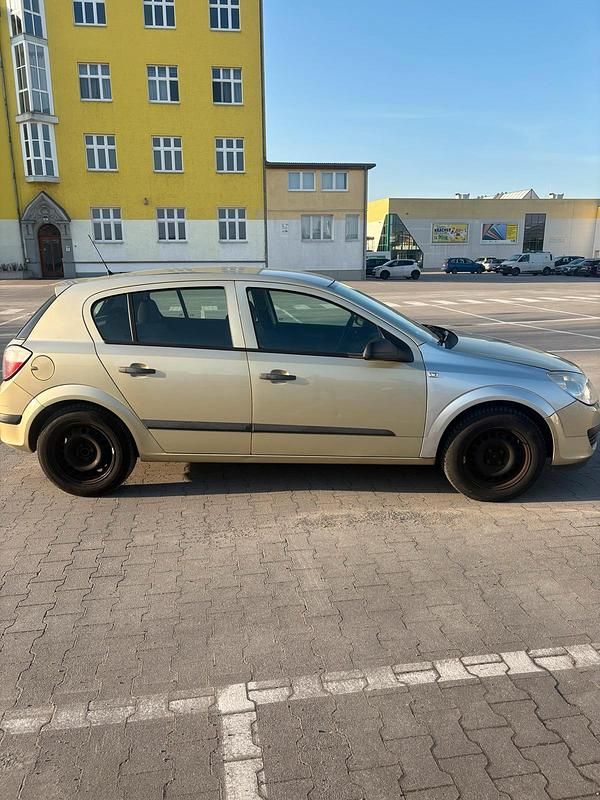 Gebraucht Opel Astra 90 PS (66 kW) 2004 Gold Kleinwagen
