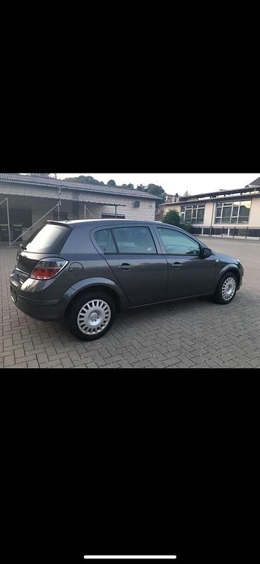 Gebraucht Opel Astra 90 PS (66 kW) 2009 Grau Limousine