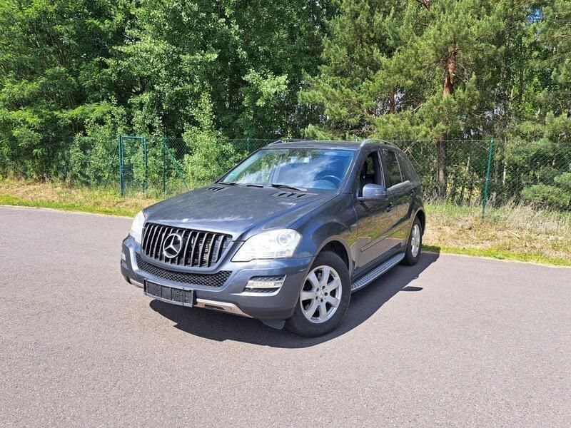 Grau Gebraucht 2011 Mercedes ML350 SUV | 10.900 € - Bild 1/4