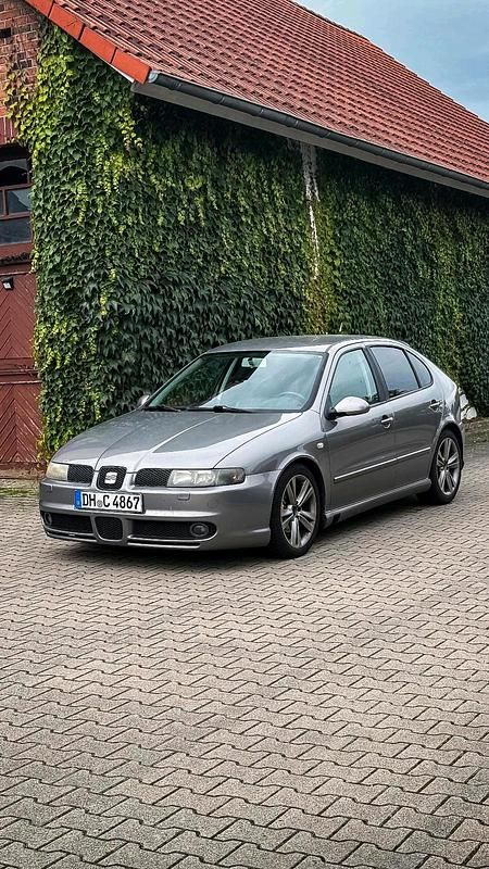 Grau Gebraucht 2005 Seat Leon Kleinwagen | 1.800 € (Guter Preis) - Bild 1/4
