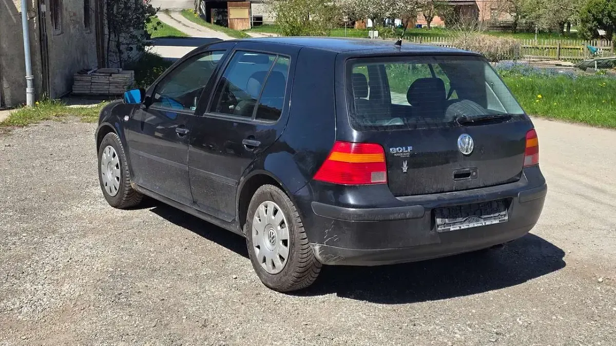 Usata VW Golf IV 75 CV (55 kW) 2000 Blu Berlina