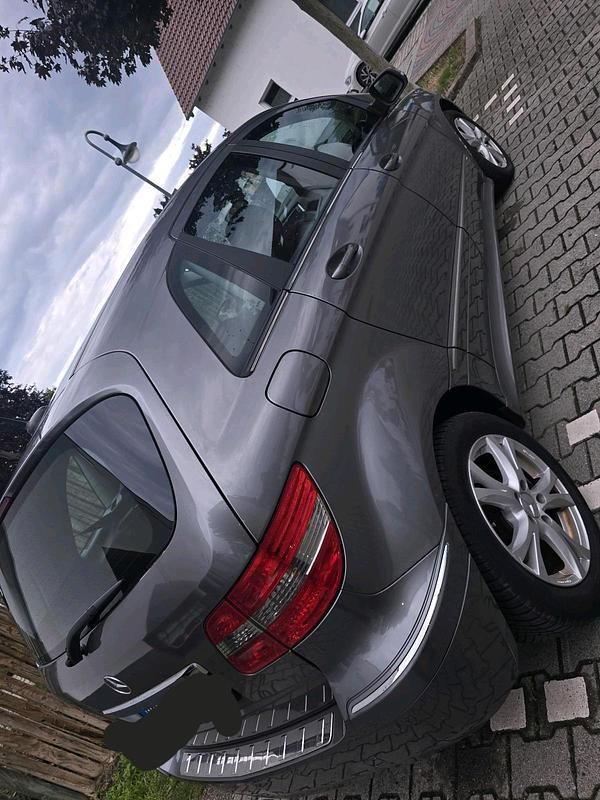 Grau Gebraucht 2011 Mercedes B180 Van / Kleinbus | 5.200 € - Bild 1/4