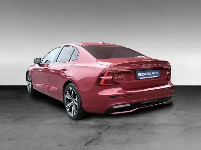 Gebraucht Volvo S60 Plus 197 PS (144 kW) 2023 Fusion red (metallic) Limousine