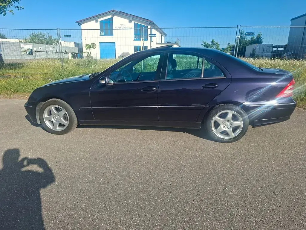 Gebraucht Mercedes C320 Avantgarde 218 PS (160 kW) 2001 Violet Limousine