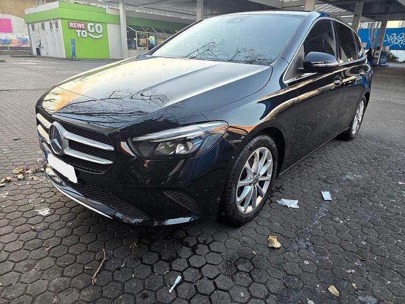 Gebraucht Mercedes B180 116 PS (85 kW) 2019 Schwarz Van / Kleinbus