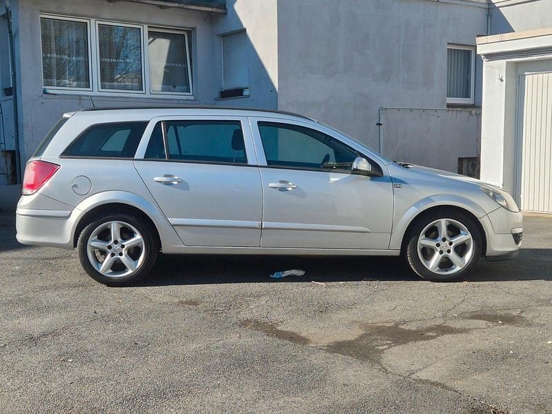 Gebraucht Opel Astra Edition 101 PS (74 kW) 2005 Silber Kombi