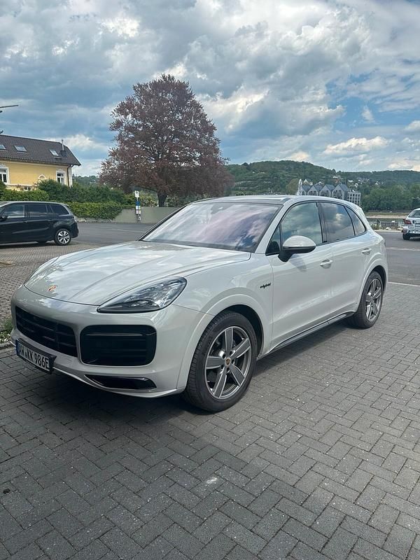 Andere farben Gebraucht 2020 Porsche Cayenne SUV | 68.950 € (Fairer Preis) - Bild 1/4