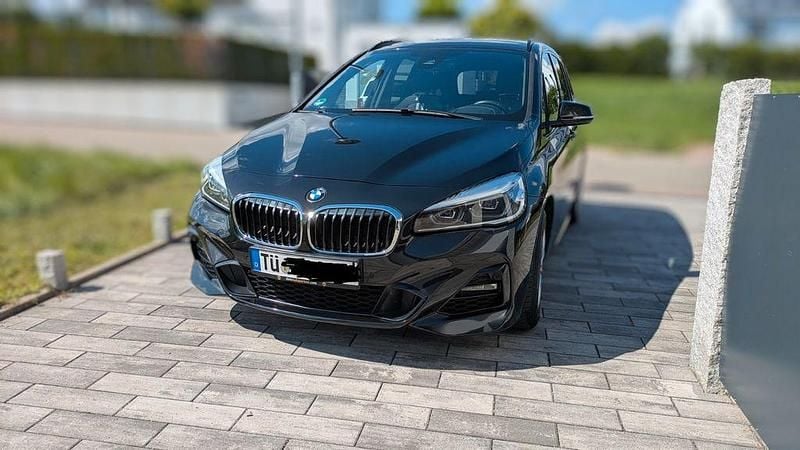 Schwarz Gebraucht 2020 BMW 218 Gran Tourer M Sport Van / Kleinbus | 21.000 € (Fairer Preis) - Bild 1/4