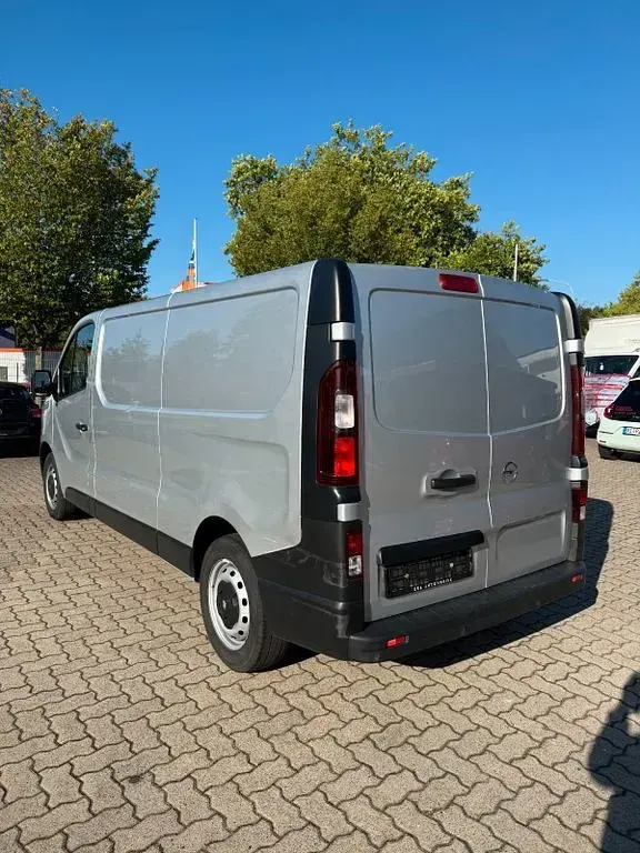 Gebraucht Opel Vivaro 116 PS (85 kW) 2016 Silber Van / Kleinbus