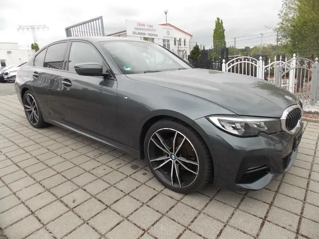 Gebraucht BMW 320 M Sport 190 PS (139 kW) 2020 Grau Limousine