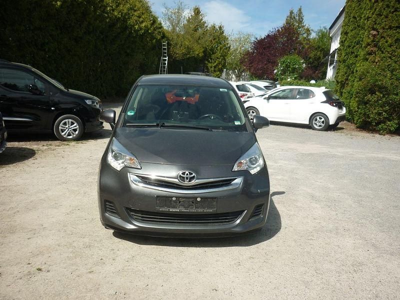 Gebraucht Toyota Verso-S Life 99 PS (72 kW) 2015 Grau Van / Kleinbus