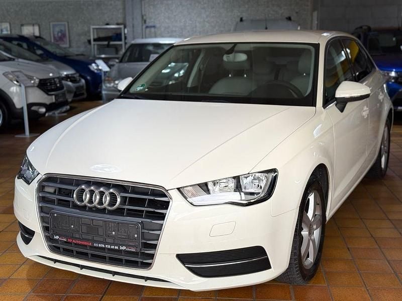 Gebraucht Audi A3 Attraction 110 PS (80 kW) 2014 Weiß Limousine