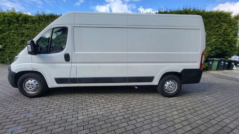 Second-hand Citroën Jumper 165 CP (121 kW) 2019 Alb Monovolum