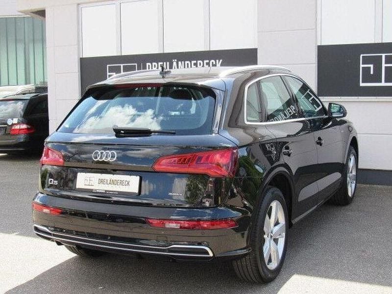 Second-hand Audi Q5 Design 190 CP (139 kW) 2019 Negru SUV