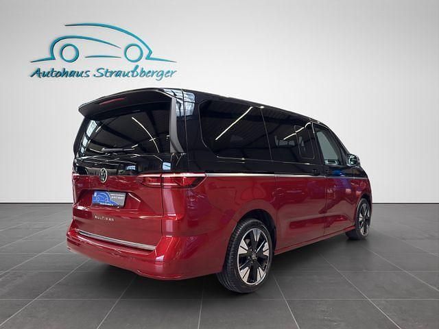 Second-hand VW Multivan Style 150 CP (110 kW) 2024 Roșu Monovolum