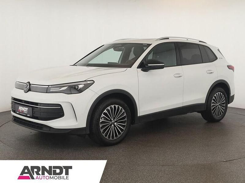 Pure white Gebraucht 2024 VW Tiguan Goal SUV | 35.484 € (Superpreis) - Bild 1/4