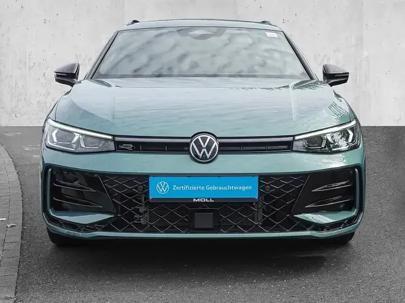 Gebraucht VW Passat R-line 177 PS (130 kW) 2025 Grün Kombi