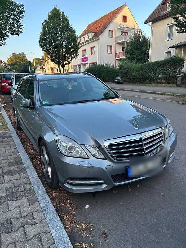 Grau Gebraucht 2011 Mercedes E200 Kombi | 8.900 € (Guter Preis) - Bild 1/4