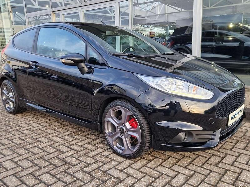 Gebraucht Ford Fiesta ST 182 PS (133 kW) 2017 Iridiumschwarz metallic Limousine