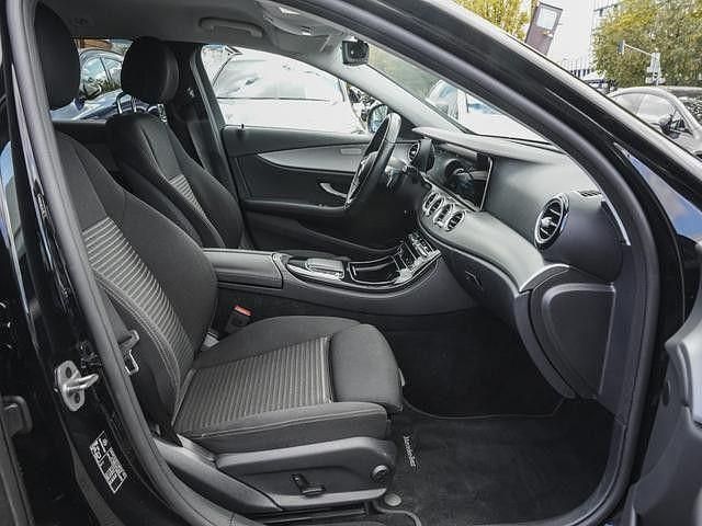 Gebraucht Mercedes E300 Avantgarde 320 PS (235 kW) 2022