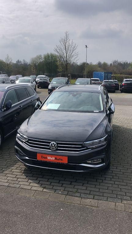 Grau Gebraucht 2020 VW Passat Alltrack Kombi | 21.800 € (Teuer) - Bild 1/4
