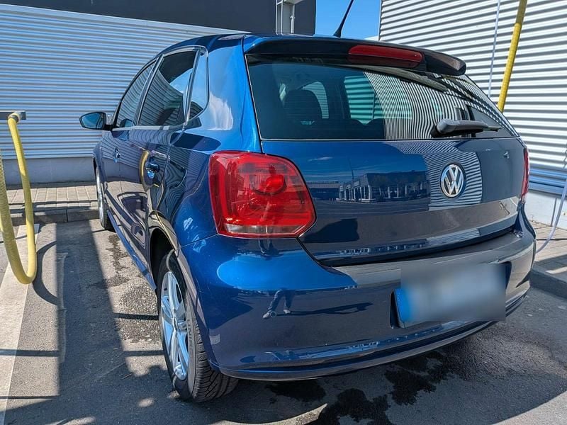 Gebraucht VW Polo 70 PS (51 kW) 2012 Blau Kleinwagen
