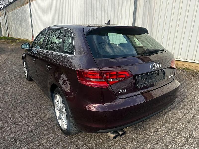 Gebraucht Audi A3 Ambiente 122 PS (89 kW) 2013 Violett Limousine