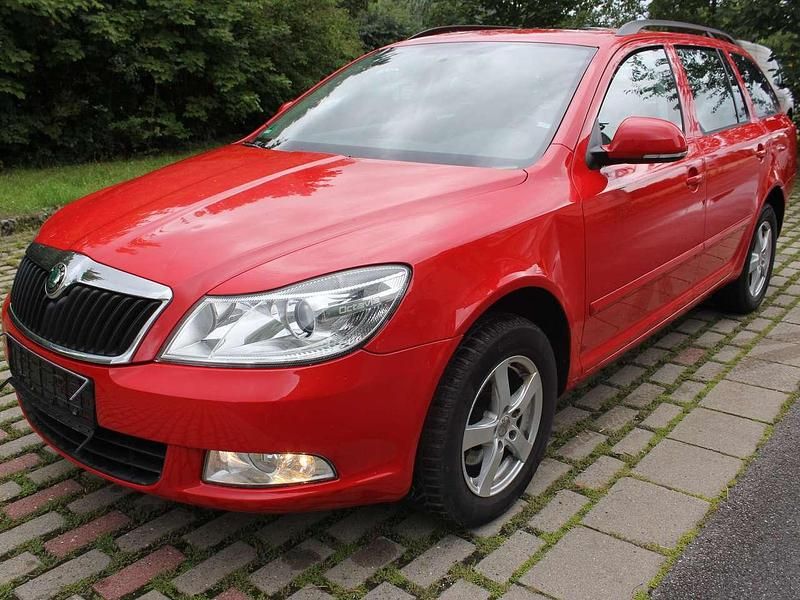 Rot Gebraucht 2010 Skoda Octavia Kombi | 4.199 € (Guter Preis) - Bild 1/4
