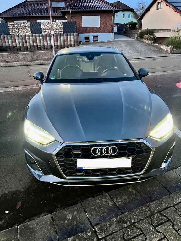 Grau Gebraucht 2020 Audi A5 Sportback S-Line Limousine | 23.900 € (Superpreis) - Bild 1/4