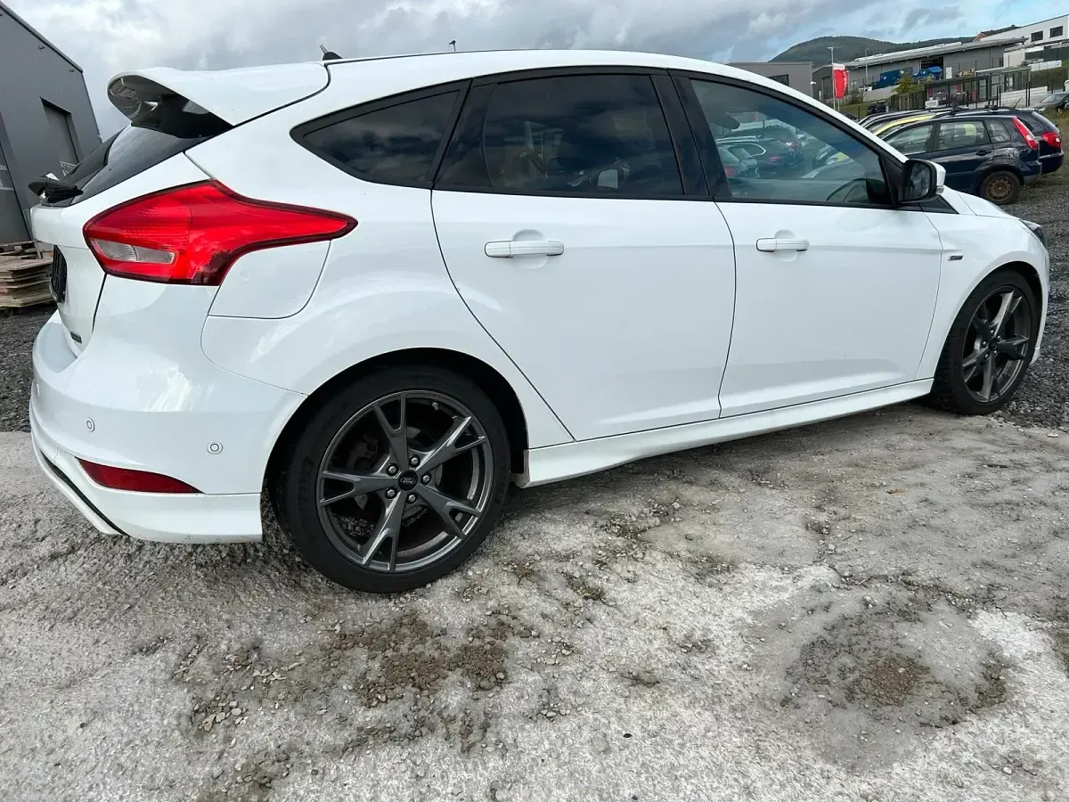 Gebraucht Ford Focus ST 184 PS (135 kW) 2018 Weiß Limousine