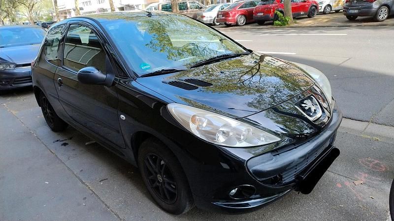 Schwarz Gebraucht 2012 Peugeot 206+ Kleinwagen | 2.400 € (Guter Preis) - Bild 1/4