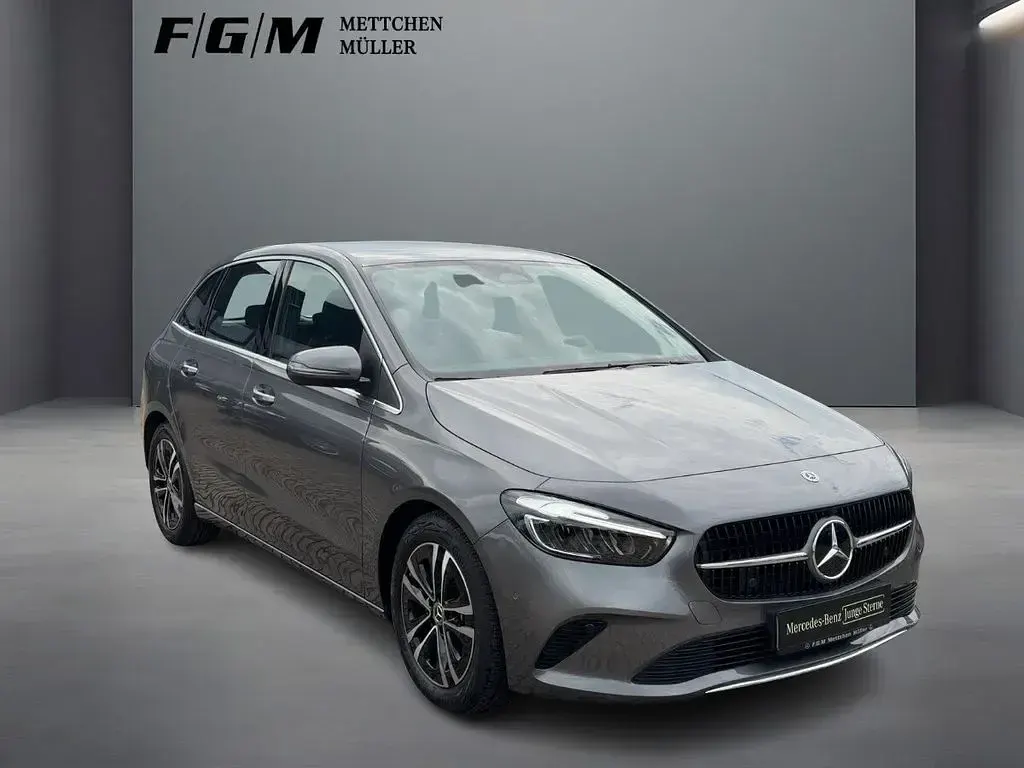 Gebraucht Mercedes B180 Progressive 136 PS (100 kW) 2025 Grau Van / Kleinbus