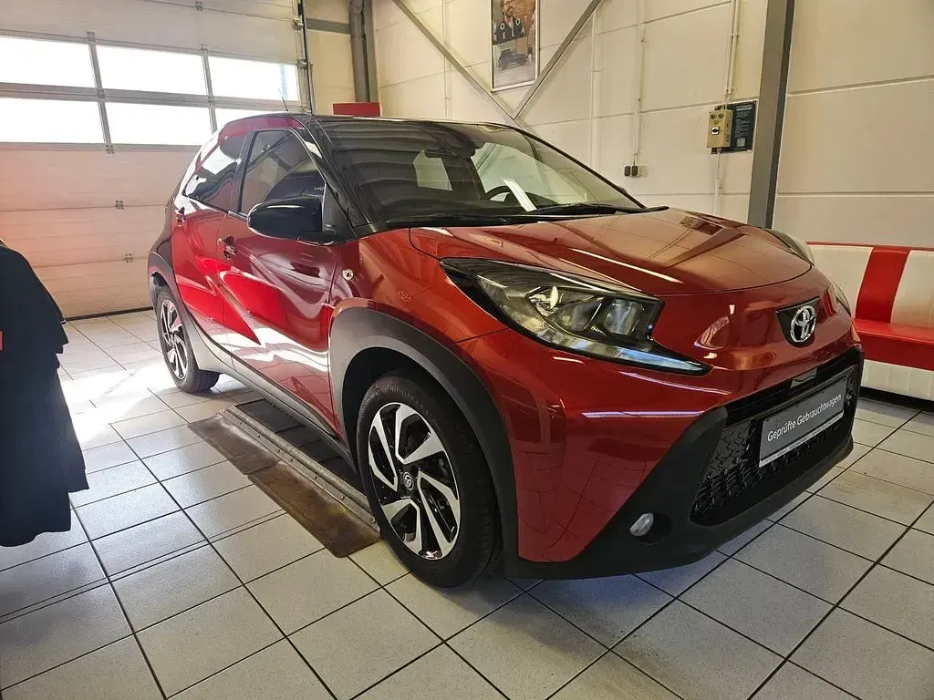 Gebraucht Toyota Aygo X Team 72 PS (52 kW) 2024 Rot SUV