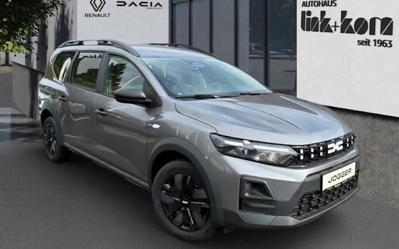 Neu Dacia Jogger Essentiel 110 PS (80 kW) 2026 Grau Van / Kleinbus