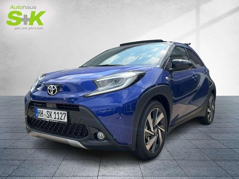 Juniper blue / night sky black Gebraucht 2025 Toyota Aygo X-plore Kleinwagen | 21.980 € (Teuer) - Bild 1/4