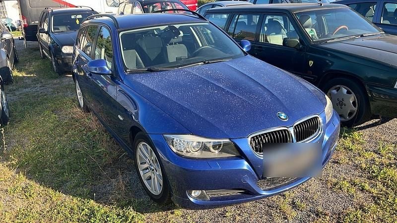 Blau Gebraucht 2010 BMW 320 Kombi | 3.900 € (Guter Preis) - Bild 1/4